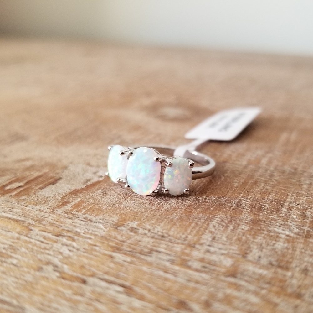 Antique Style Triple White Opal Ring - Picture 6 of 7
